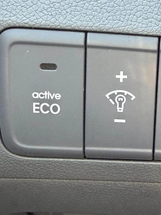 2016 Hyundai Elantra - Image 14 of 15