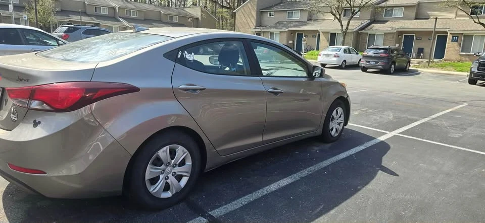 2016 Hyundai Elantra - Image 2 of 3