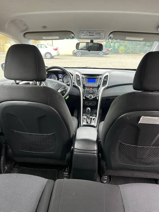 2016 Hyundai Elantra - Image 8 of 9