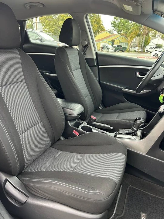 2016 Hyundai Elantra - Image 7 of 9