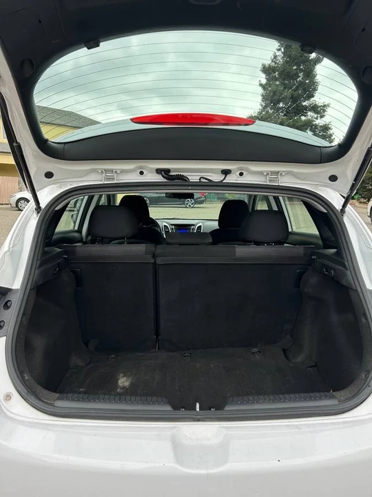 2016 Hyundai Elantra - Image 9 of 9