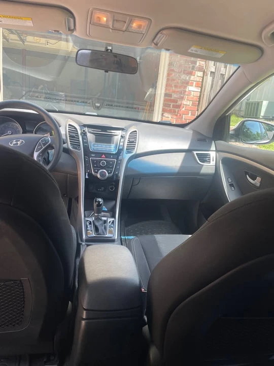 2016 Hyundai Elantra - Image 4 of 11