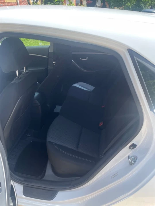 2016 Hyundai Elantra - Image 5 of 11