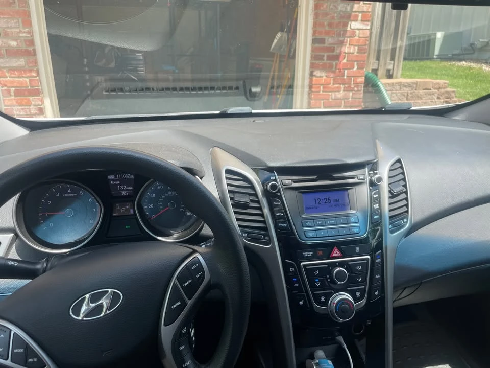 2016 Hyundai Elantra - Image 8 of 11