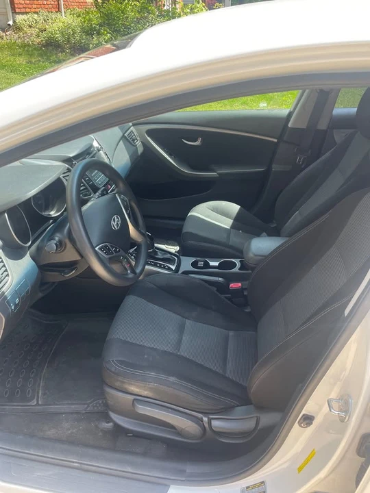 2016 Hyundai Elantra - Image 6 of 11