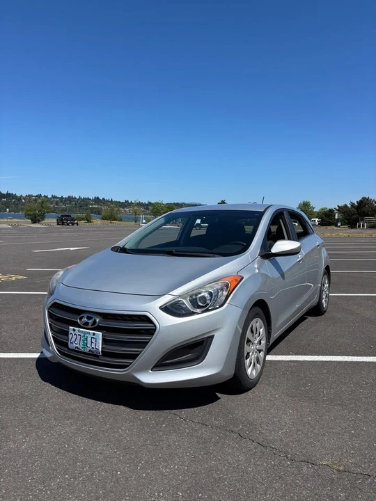 2016 Hyundai Elantra - Image 2 of 19