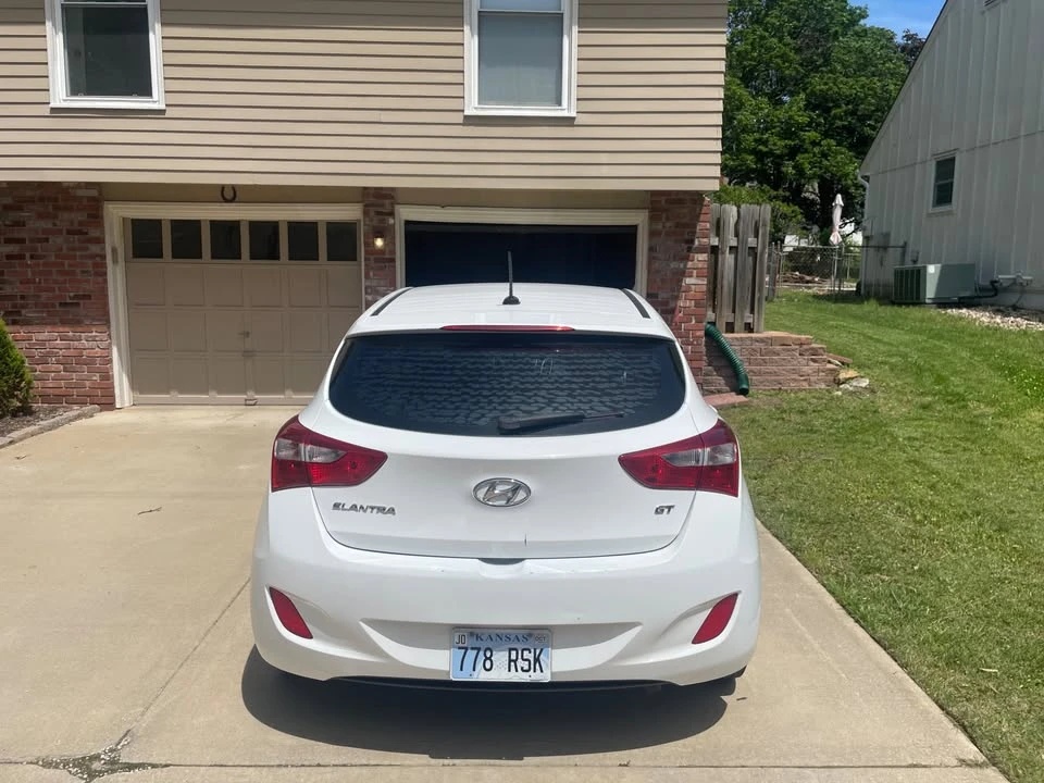 2016 Hyundai Elantra - Image 2 of 11