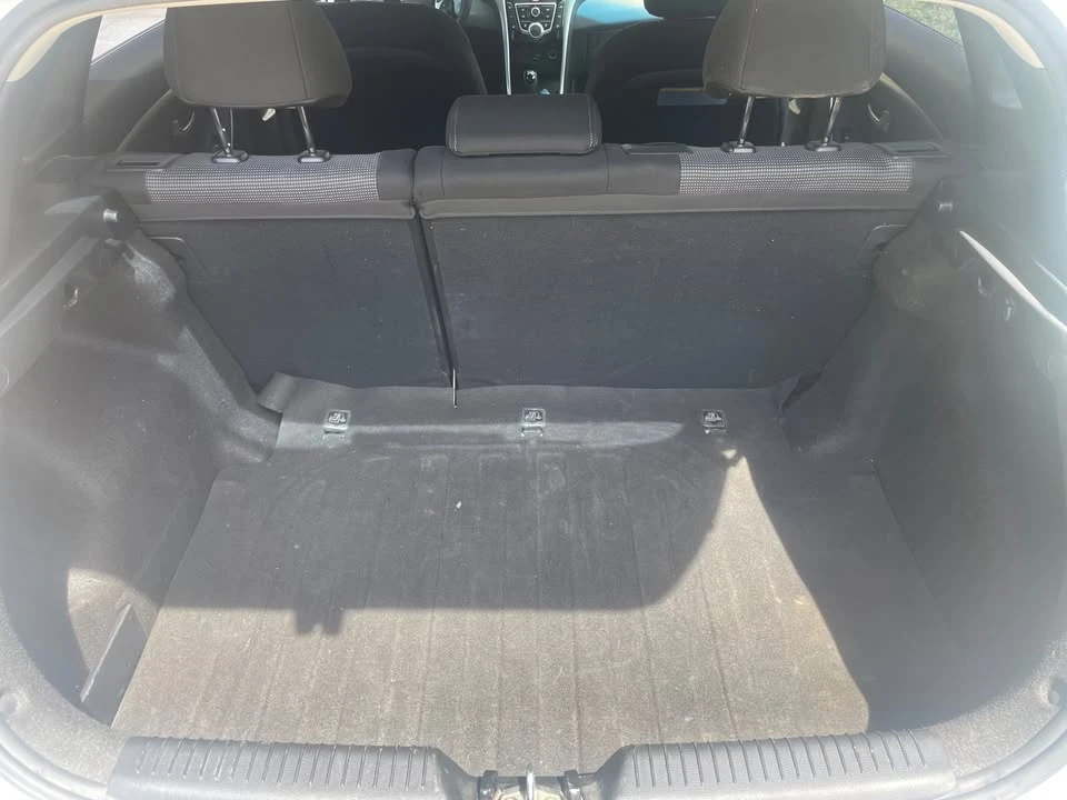 2016 Hyundai Elantra - Image 9 of 11