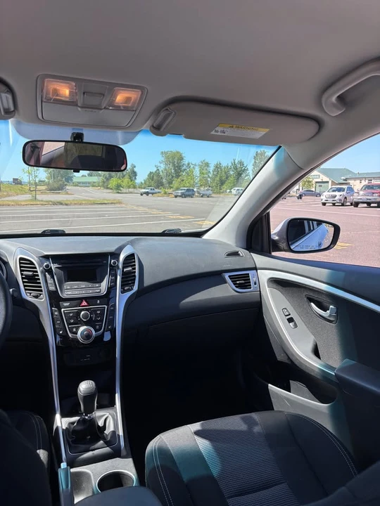 2016 Hyundai Elantra - Image 10 of 19
