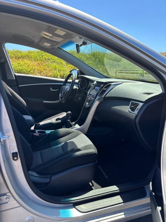 2016 Hyundai Elantra - Image 8 of 19