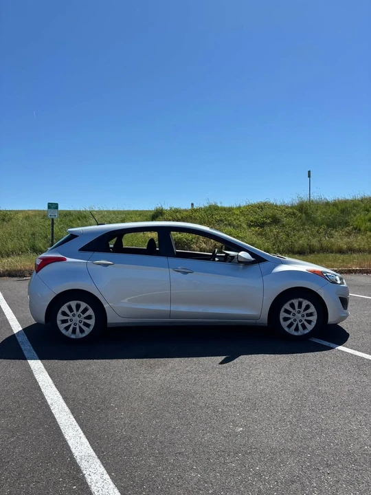2016 Hyundai Elantra - Image 4 of 19