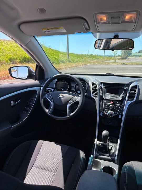 2016 Hyundai Elantra - Image 9 of 19