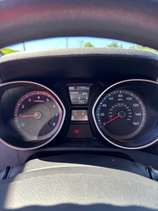2016 Hyundai Elantra - Image 11 of 19