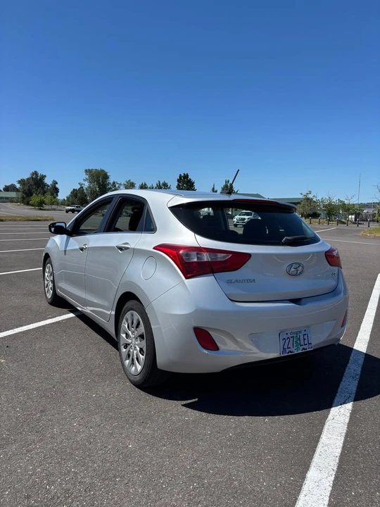 2016 Hyundai Elantra - Image 7 of 19