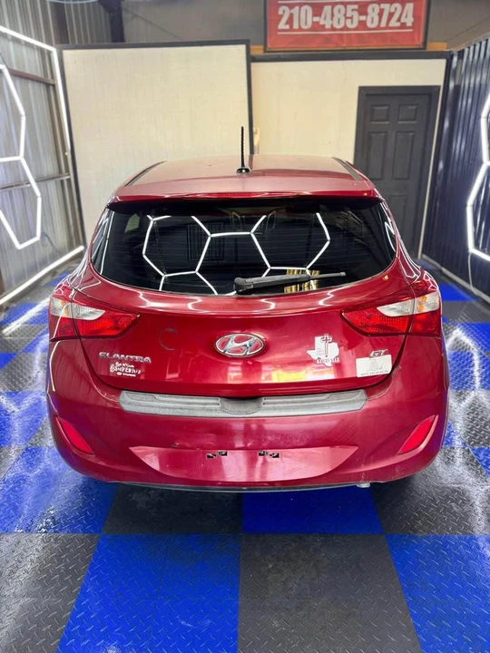 2016 Hyundai Elantra - Image 9 of 10
