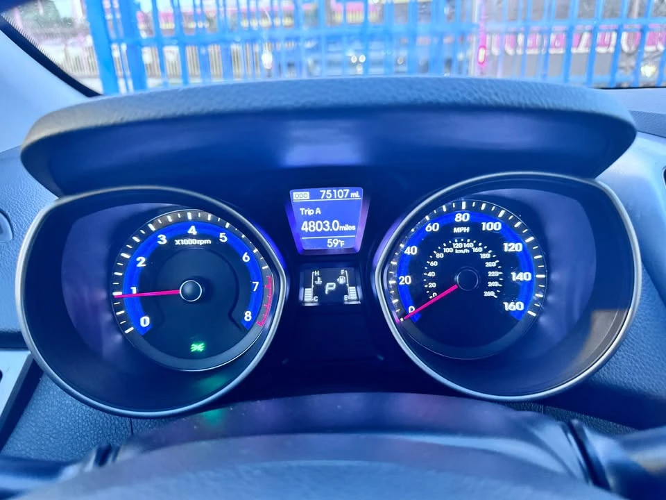 2016 Hyundai Elantra - Image 9 of 15