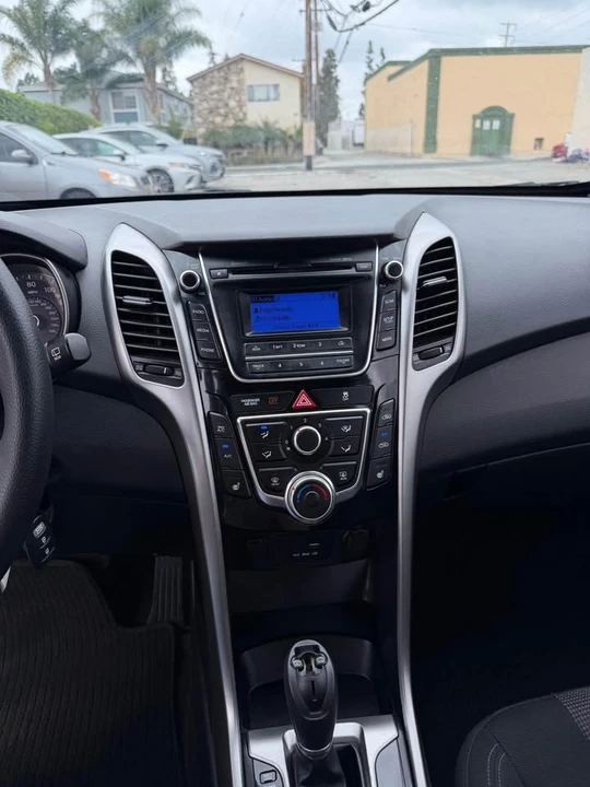 2016 Hyundai Elantra - Image 8 of 15