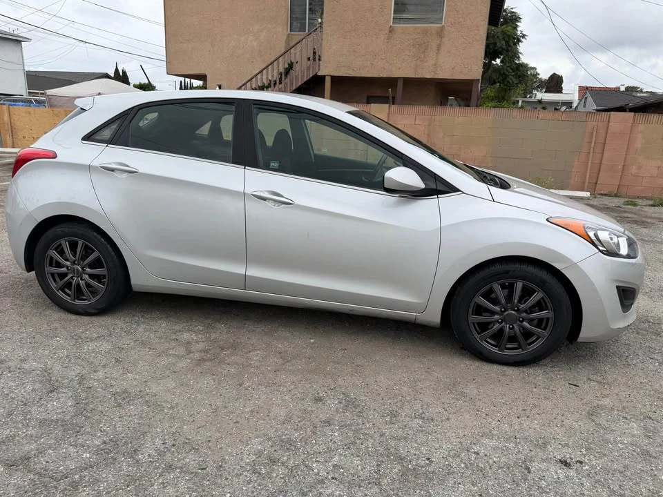 2016 Hyundai Elantra - Image 2 of 15