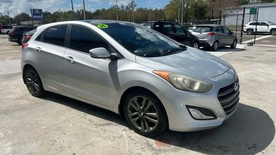 2016 Hyundai Elantra - Image 4 of 16