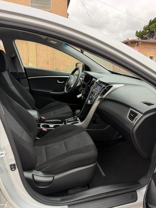 2016 Hyundai Elantra - Image 10 of 15
