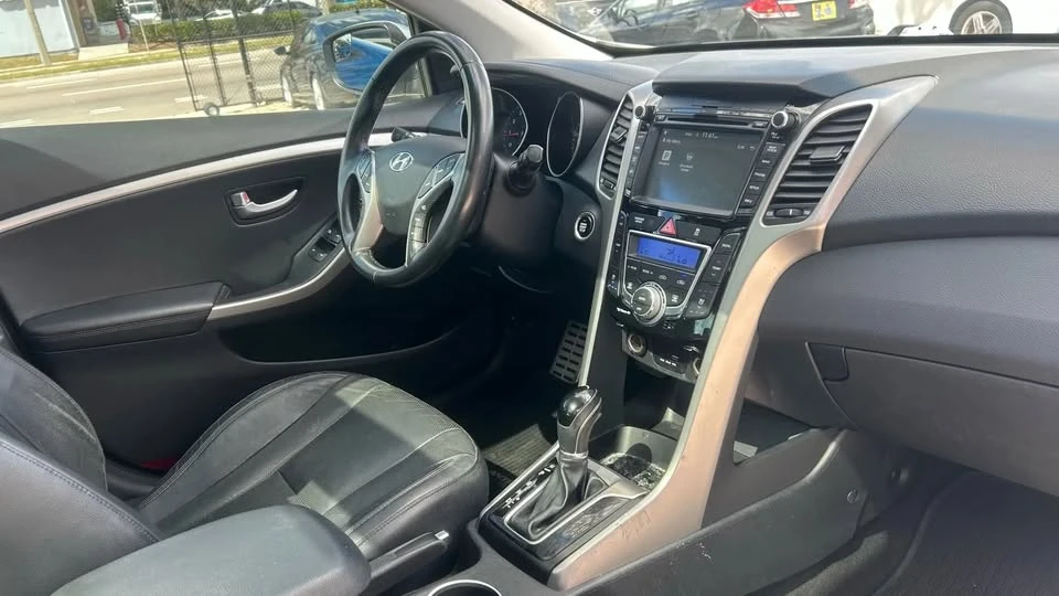 2016 Hyundai Elantra - Image 13 of 16