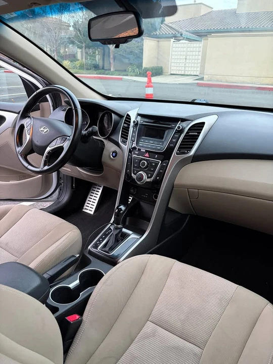2016 Hyundai Elantra - Image 7 of 8