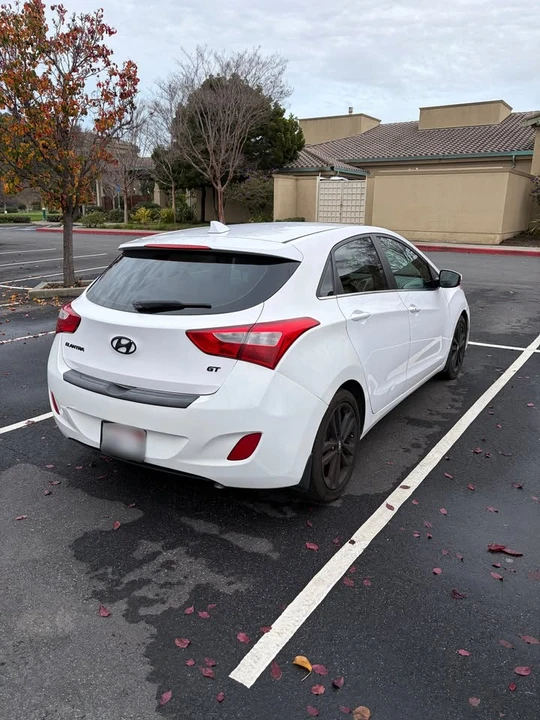 2016 Hyundai Elantra - Image 5 of 8