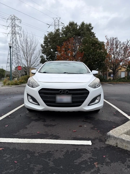 2016 Hyundai Elantra - Image 2 of 8