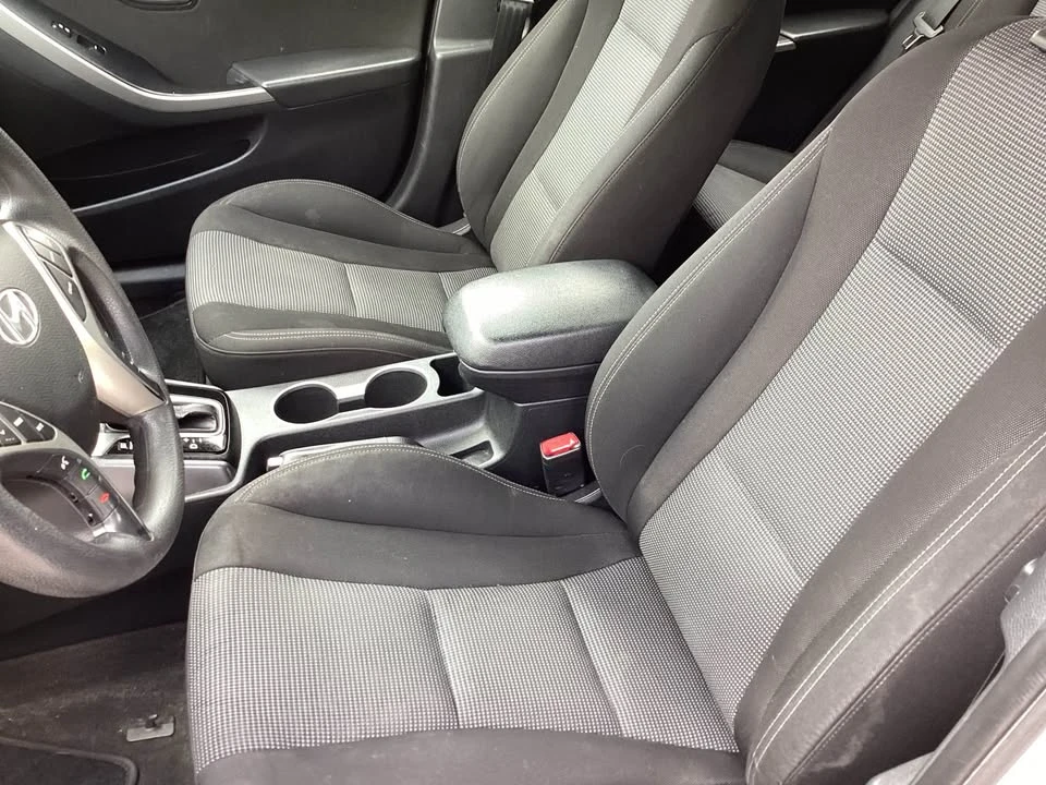 2016 Hyundai Elantra - Image 8 of 16