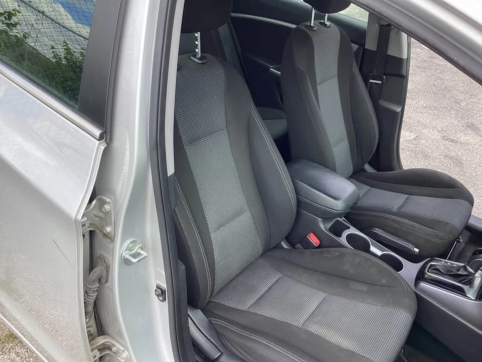 2016 Hyundai Elantra - Image 14 of 16