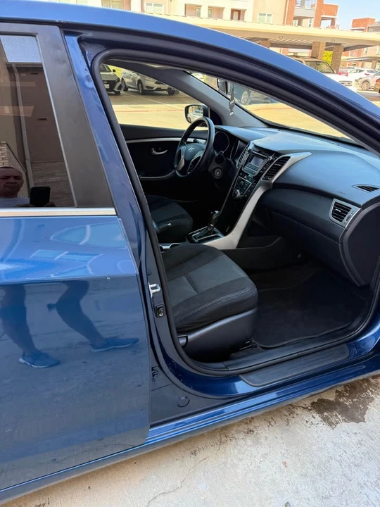 2016 Hyundai Elantra - Image 8 of 20