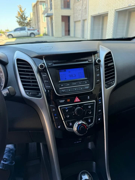2016 Hyundai Elantra - Image 4 of 20