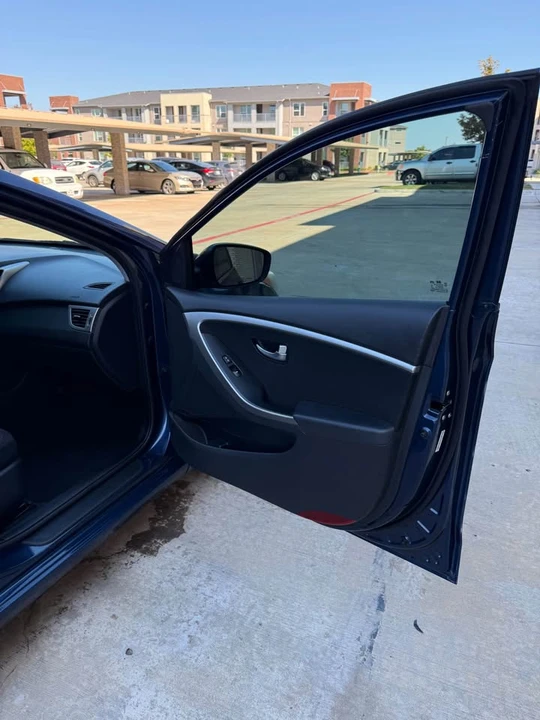 2016 Hyundai Elantra - Image 10 of 20