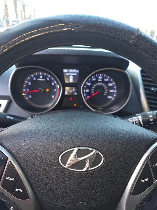 2016 Hyundai Elantra - Image 2 of 11
