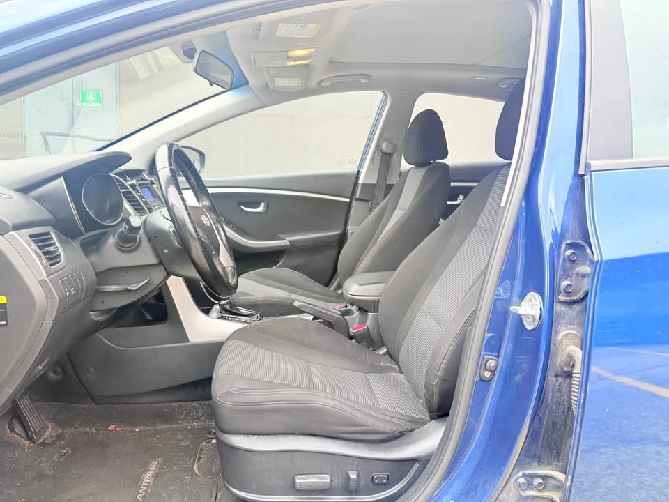 2016 Hyundai Elantra - Image 11 of 13