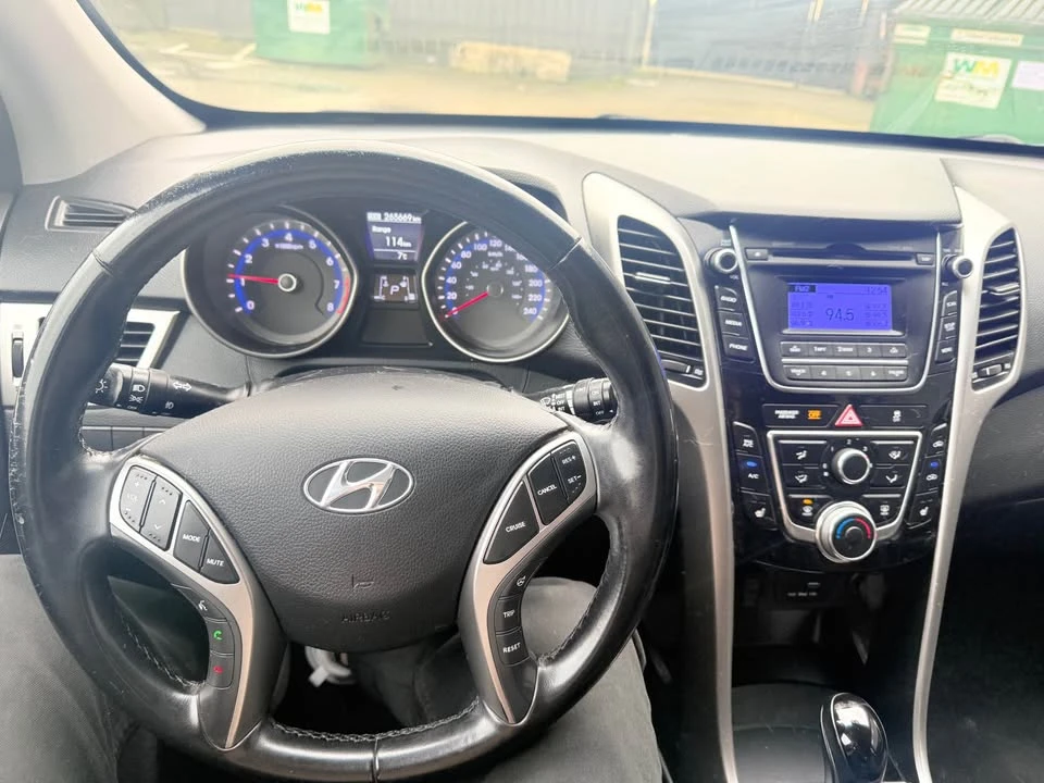 2016 Hyundai Elantra - Image 12 of 13