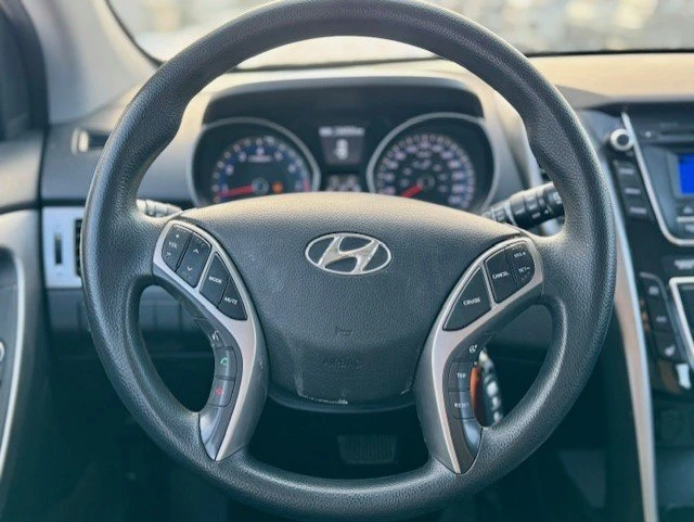 2016 Hyundai Elantra - Image 14 of 17