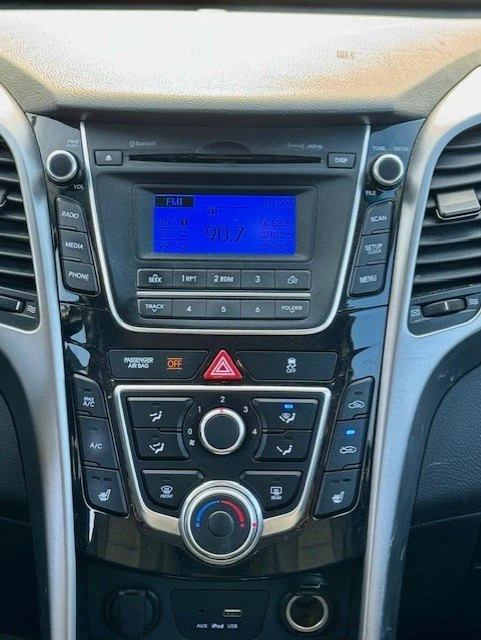 2016 Hyundai Elantra - Image 11 of 17