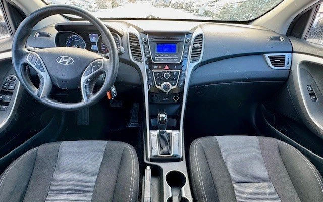 2016 Hyundai Elantra - Image 10 of 17