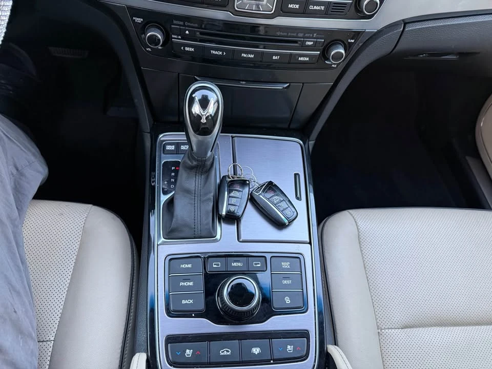2016 Hyundai Equus - Image 13 of 20