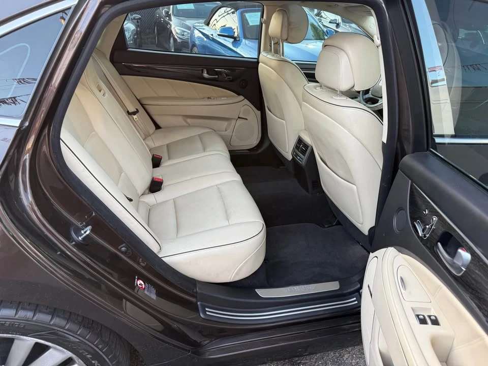 2016 Hyundai Equus - Image 15 of 20