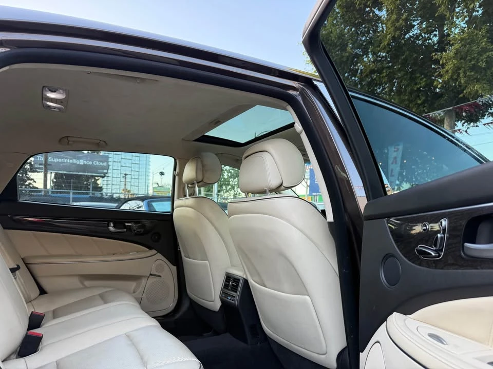 2016 Hyundai Equus - Image 16 of 20