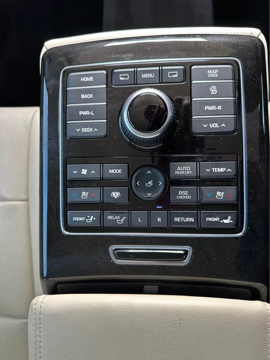 2016 Hyundai Equus - Image 16 of 20