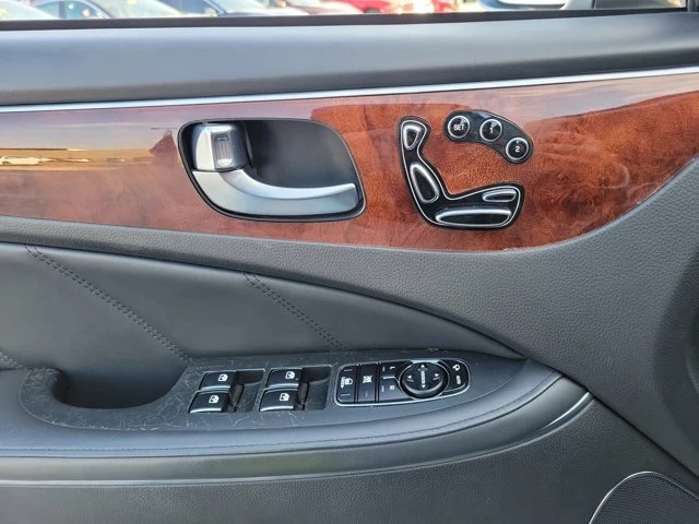 2016 Hyundai Equus - Image 15 of 18
