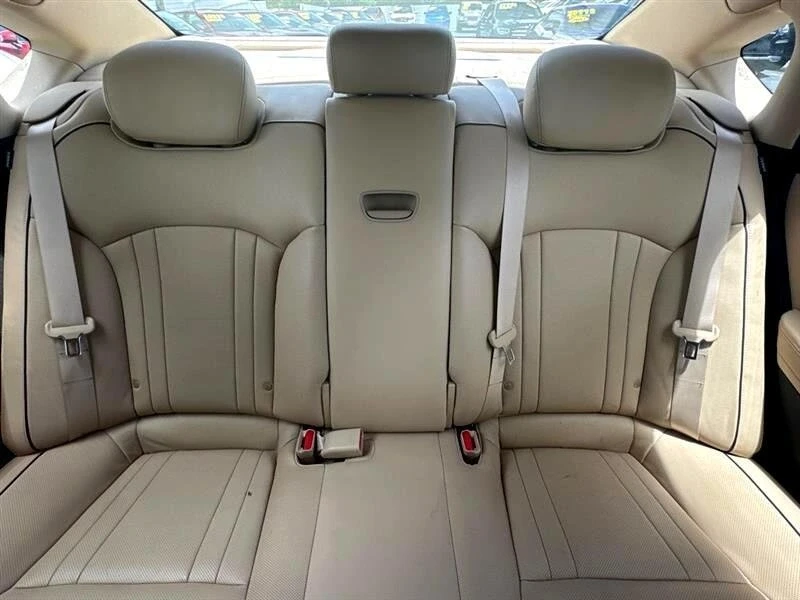 2016 Hyundai Genesis - Image 12 of 19