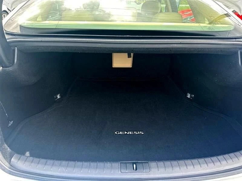 2016 Hyundai Genesis - Image 17 of 19