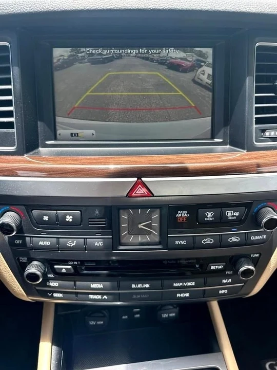 2016 Hyundai Genesis - Image 16 of 19