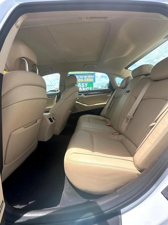 2016 Hyundai Genesis - Image 11 of 19