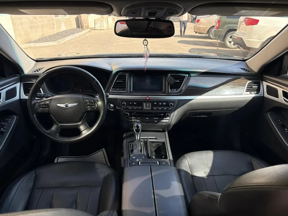 2016 Hyundai Genesis - Image 9 of 19