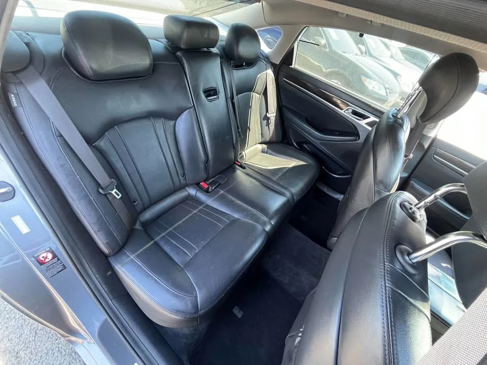 2016 Hyundai Genesis - Image 17 of 20